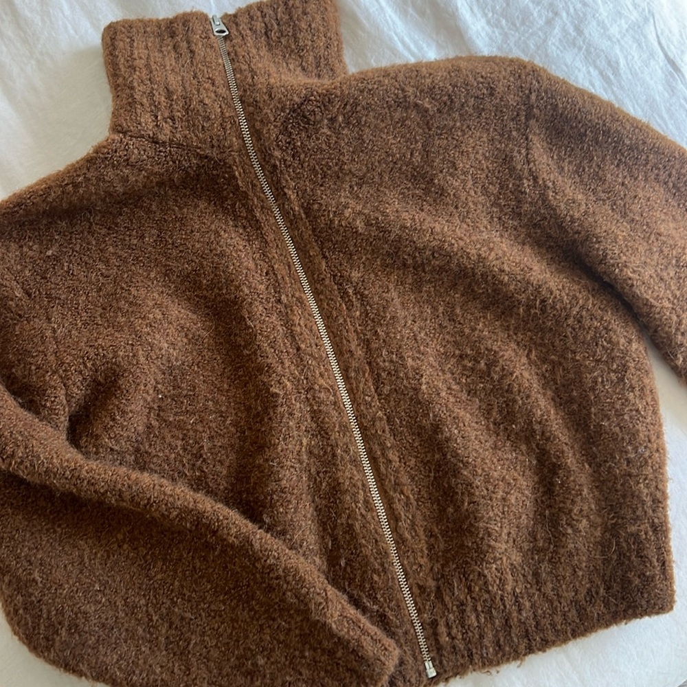 Aritzia Wilfred Free Marylin Sweater
